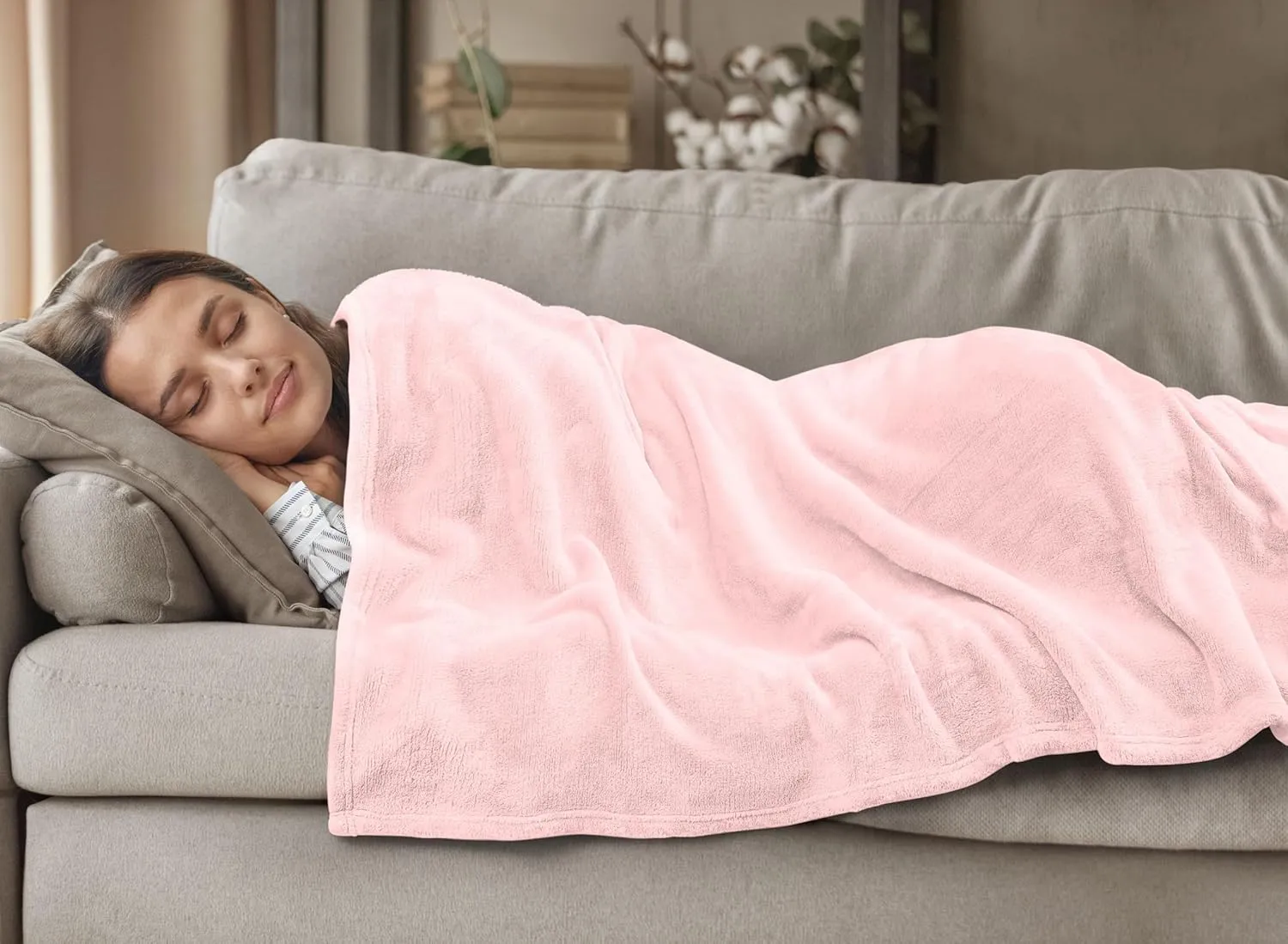 Utopia Bedding Pink Fleece Blanket Throw Size Lightweight Fuzzy Soft Anti-Static Microfiber Bed Blanket (60x50 Inch)