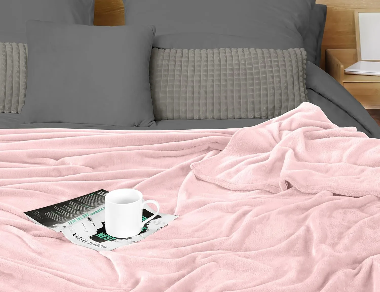 Utopia Bedding Pink Fleece Blanket Throw Size Lightweight Fuzzy Soft Anti-Static Microfiber Bed Blanket (60x50 Inch)
